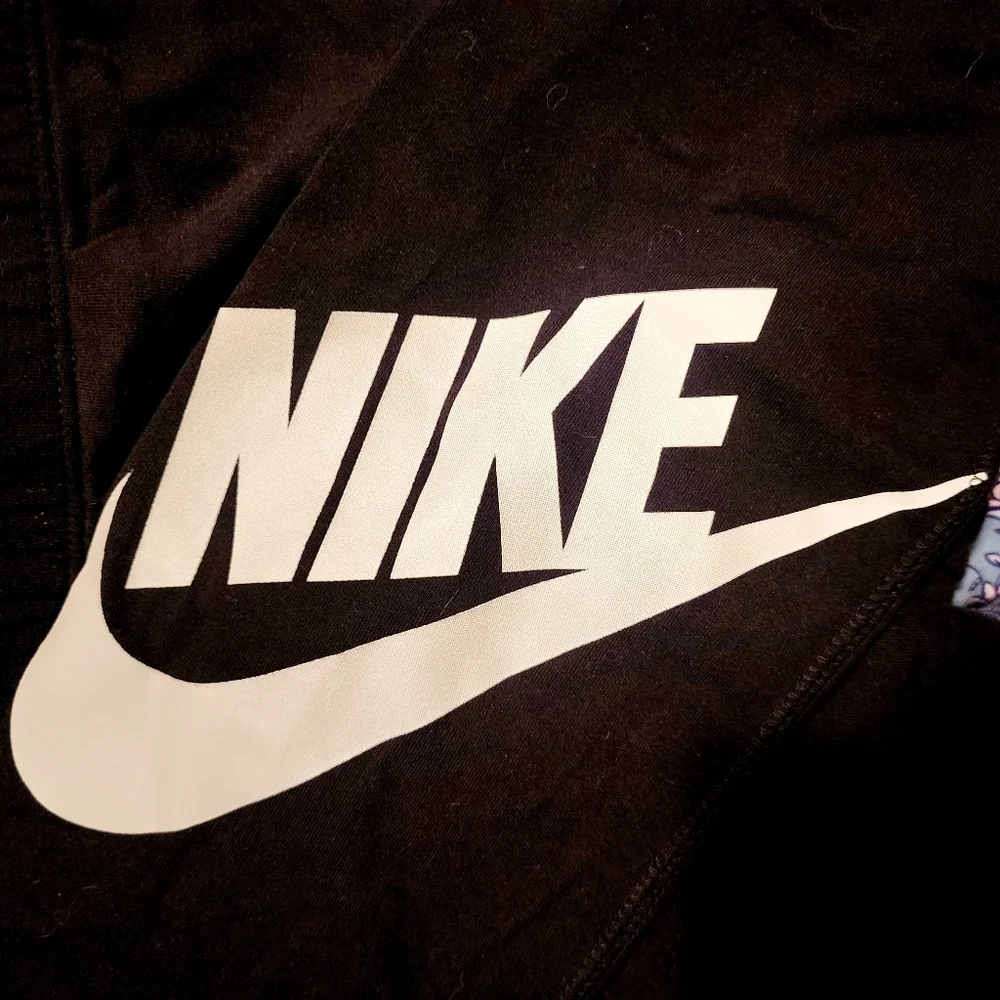 Nike Black Cropped Workout Legging Women's Medium M Logo Spellout Athletic EUC